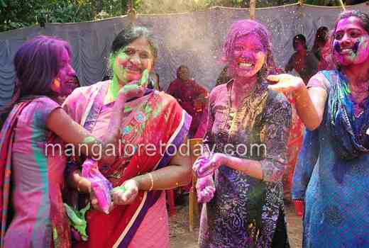 holi at mangaluru 1
